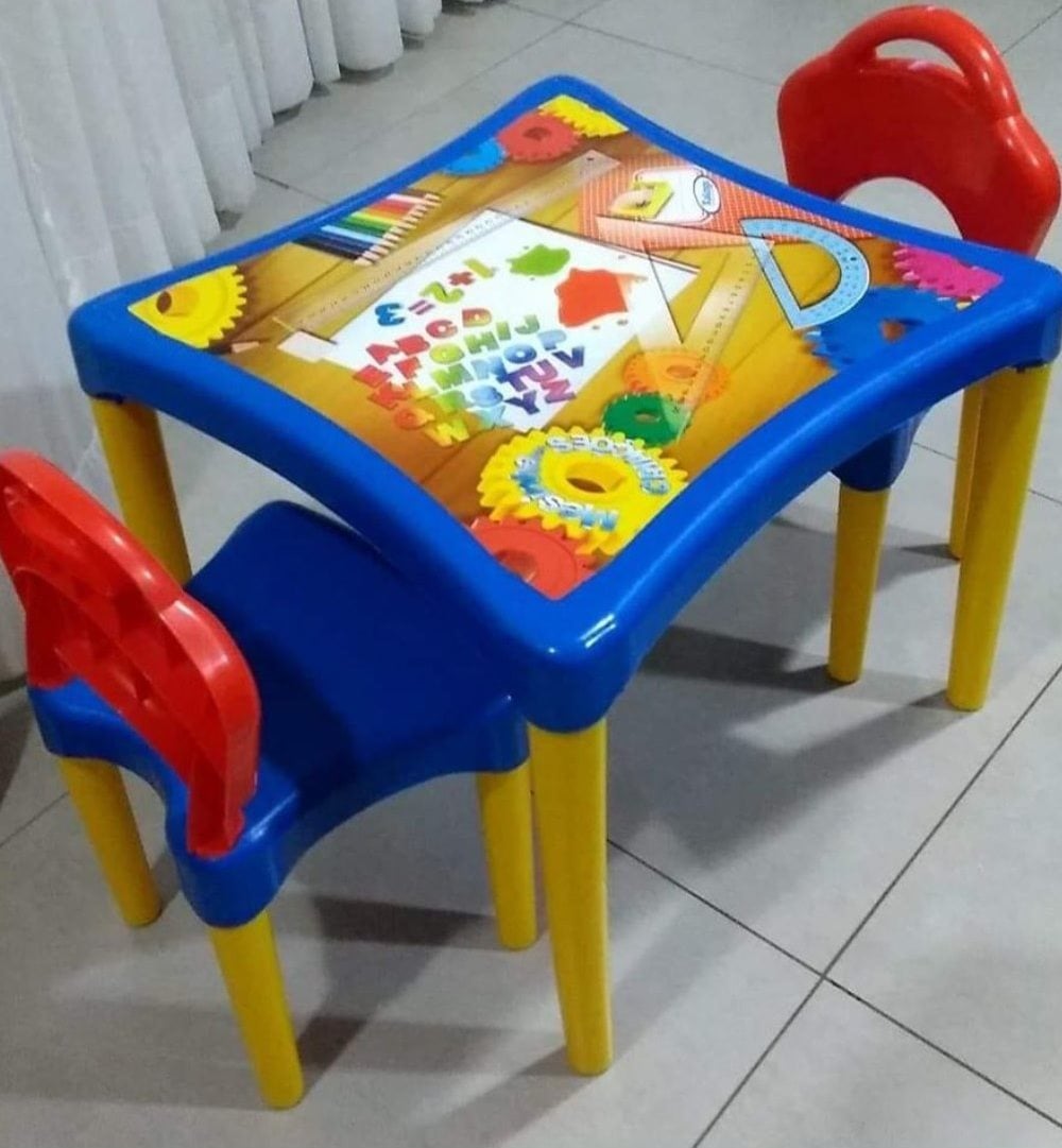 Conjunto de Mesinha com 2 Cadeirinhas – Oficina de Criações – Xalingo