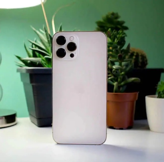 iPhone 12 Pro Max Apple 128GB Durado Tela de 6,7”, Câmera Tripla de 12MP, iOS