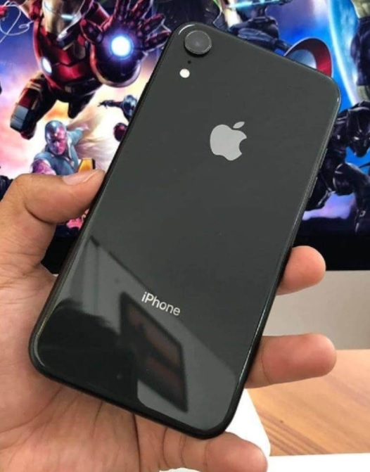 iPhone XR Apple 64GB Preto 6,1” 12MP – iOS