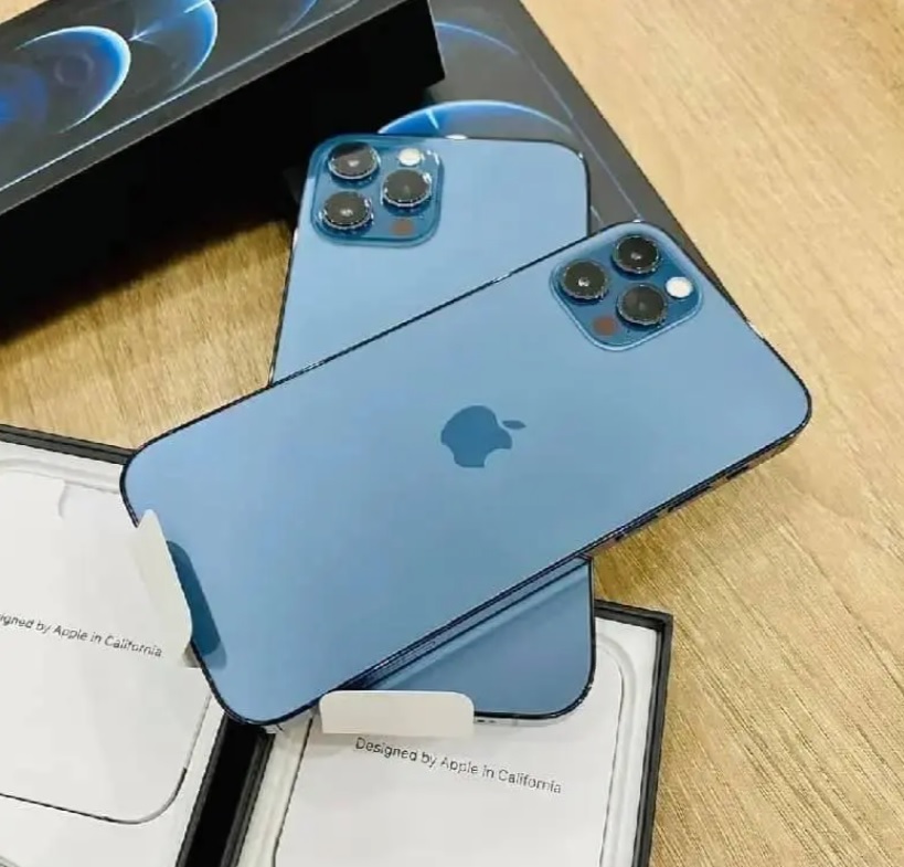 iPhone 12 Pro Max Apple 256GB Azul-Pacífico Tela de 6,7”, Câmera Tripla de 12MP, iOS