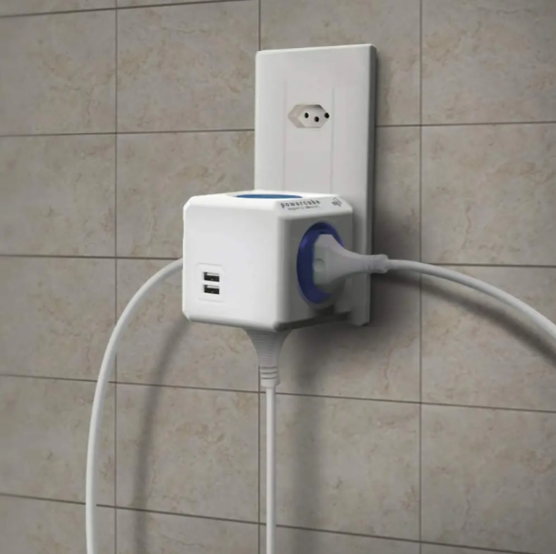 Multiplicador 4 Tomadas Bivolt + 2 USB 2.4A – PowerCube USB ELG – PWC-R4U, Azul e Branco