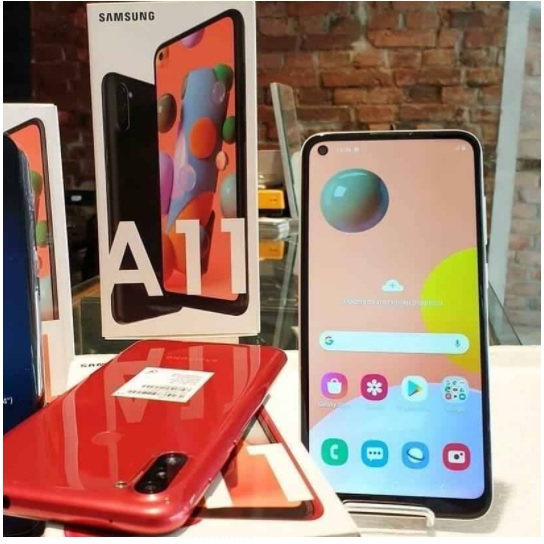 Smartphone Samsung Galaxy A11 64GB + Bateria Externa Samsung 10.000MAh Carga Rápida USB Tipo C – Prata