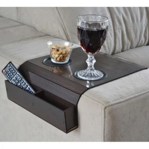 Bandeja Esteira Para Braço De Sofá Com Porta Copos E Controle Caixote Castanho ENCAIXO