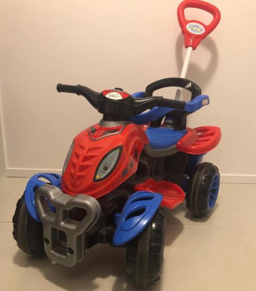 Quadriciclo Infantil Spider com Pedal e Empurrador – Maral