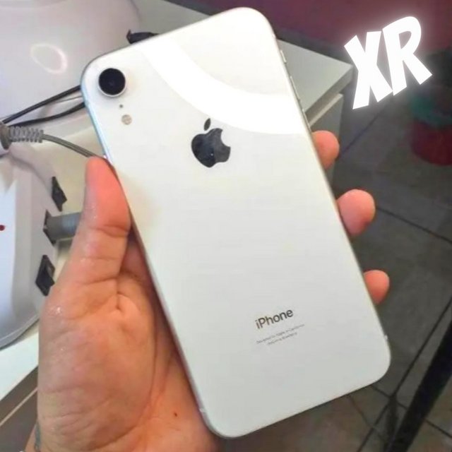 iPhone XR Apple 64GB Preto 6,1” 12MP – iOS