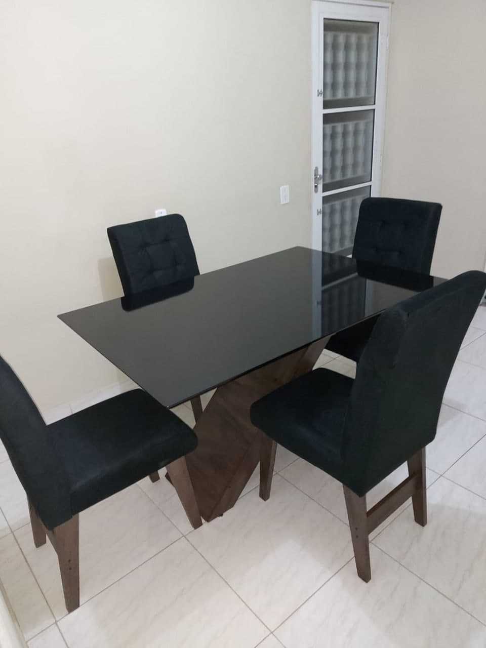 Conjunto De Mesa Para Sala de Jantar Preto Dubai 1,35m MDF com 4 Cadeiras Castanho / Preto Marrom