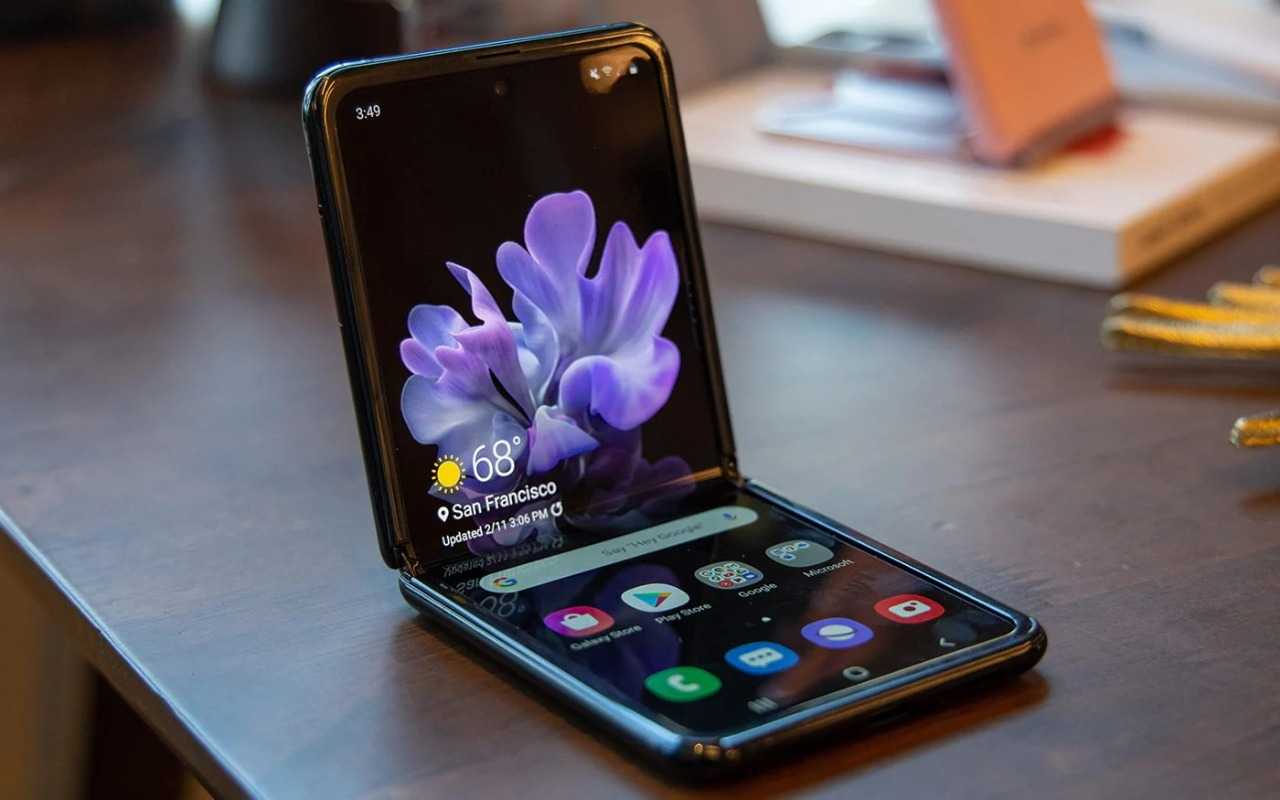 USADO: Smartphone Samsung Galaxy Z Flip Dual Chip Android 10 Tela 6.7″ Octa-Core 156GB 4G Câmera Dupla 12MP + 13MP – Preto