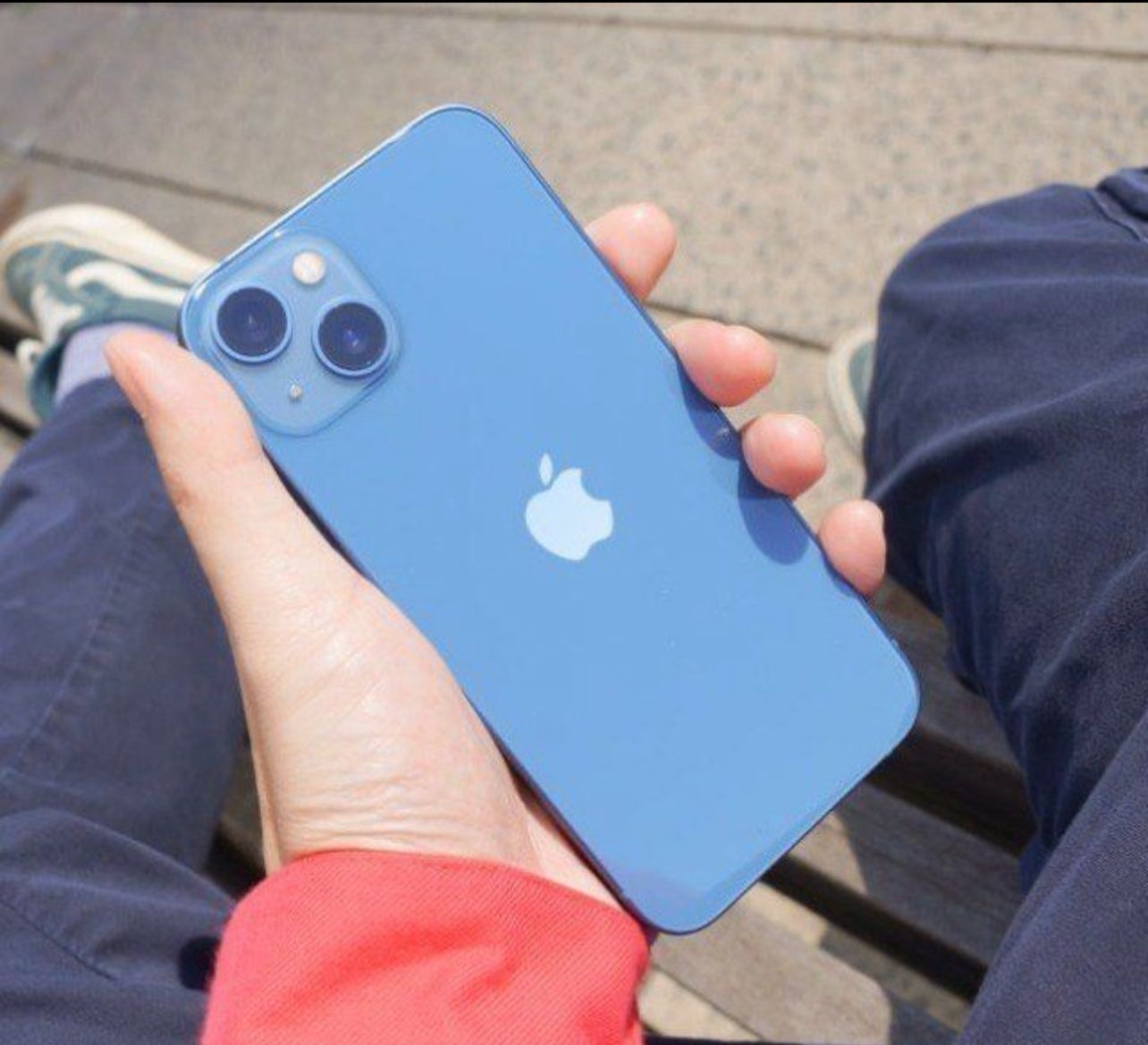 Apple iPhone 13 256GB iOS 5G Wi-Fi Tela 6.1” Câmera Dupla 12MP