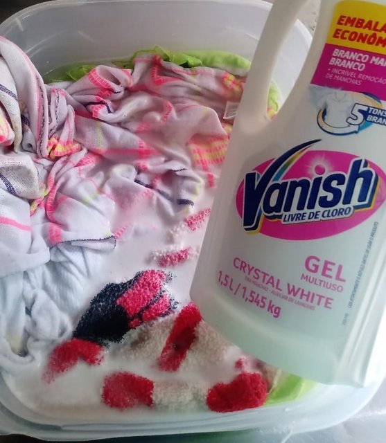 Tira Manchas em Gel Vanish Crystal White 1,5L para roupas brancas