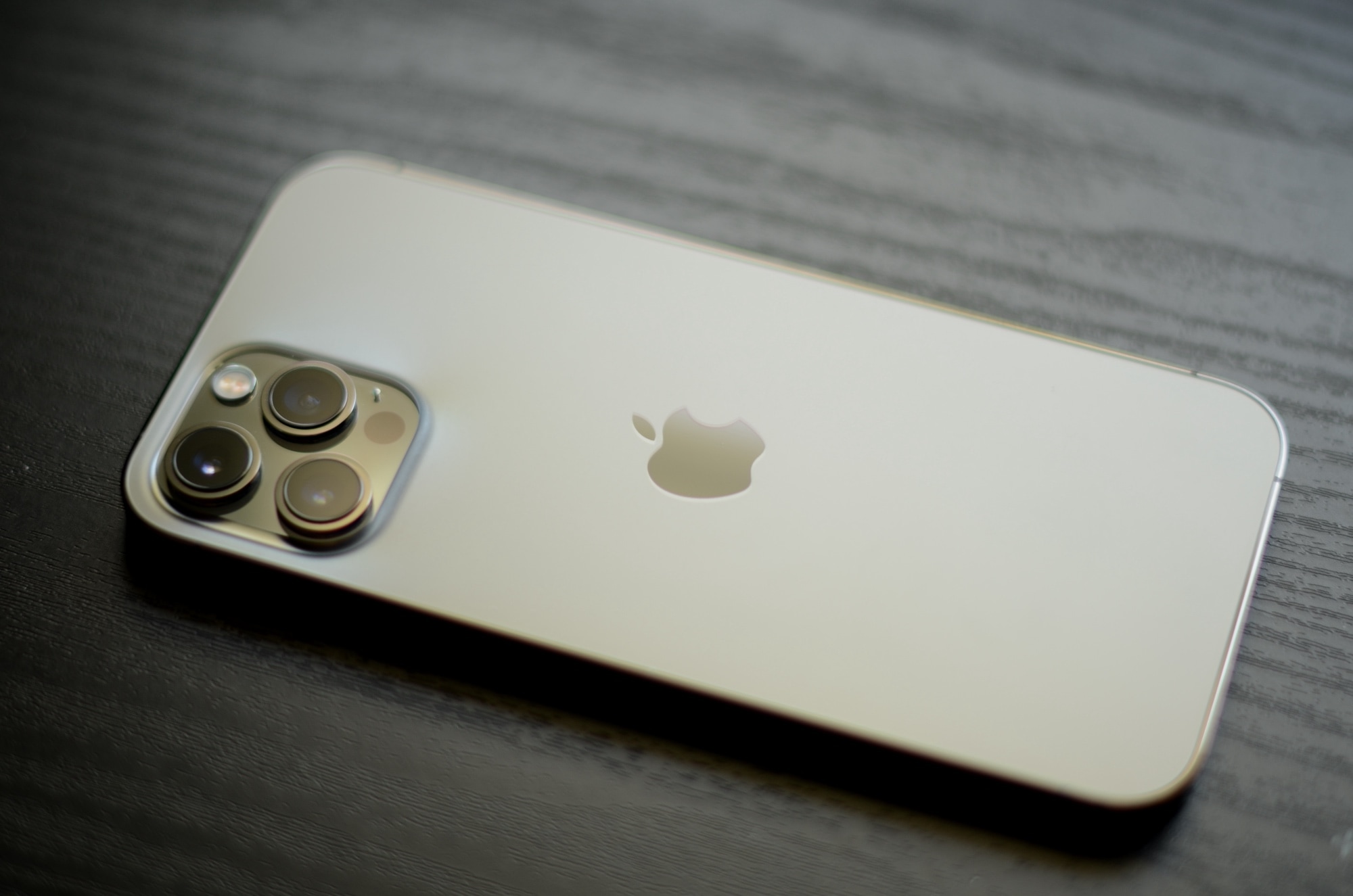 Apple iPhone 13 Pro Max 128GB iOS 5G Wi-Fi Tela 6.7” Câmera Tripla 12MP + Sensor LiDAR na Americanas