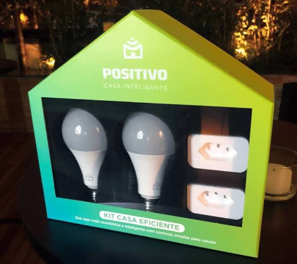 Kit Casa Eficiente Positivo Casa Inteligente, mais economia para sua casa conectada, contém 4 itens (2x Smart Plug Wi-Fi, 2x Smart Lâmpada Wi-Fi), Bivolt – Compatível com Alexa na Amazon