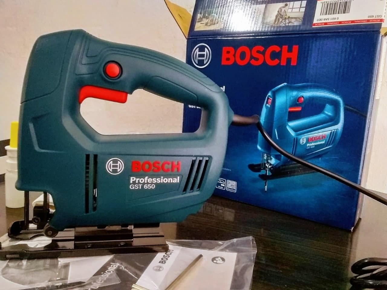 Serra Tico-Tico Bosch GST 650 450W 127V com 1 lâmina na Amazon