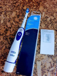 Escova Dental Elétrica Oral-B Pro-Saúde Power + 2 Pilhas na Amazon