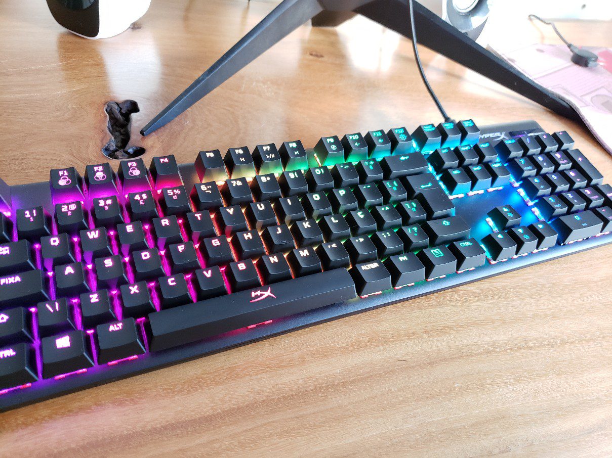 Teclado Mecânico Gamer HyperX Alloy Origins – HX-KB6RDX-BR na Amazon