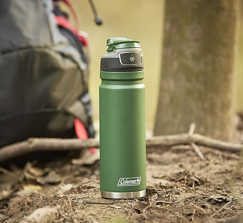 Garrafa de água de aço inoxidável isolada a vácuo Coleman FreeFlow AUTOSEAL, 709ml na Amazon
