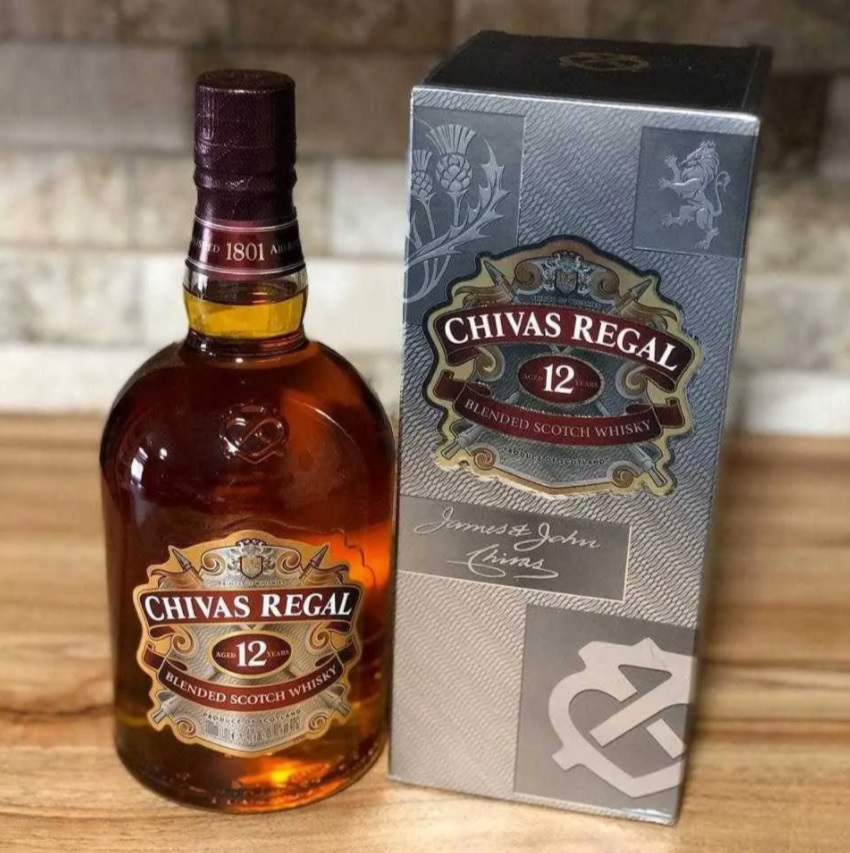 Whisky Chivas Regal 12 anos, 750 ml, Dourado na Amazon