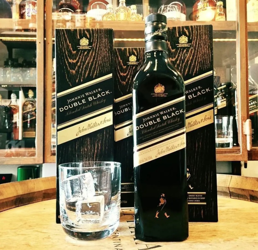 Whisky Johnnie Walker Double Black, 1L na Amazon