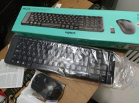 Combo Teclado e Mouse sem fio Logitech MK220 com Design Compacto, Conexão USB, Pilhas Inclusas e Layout ABNT2 na Amazon