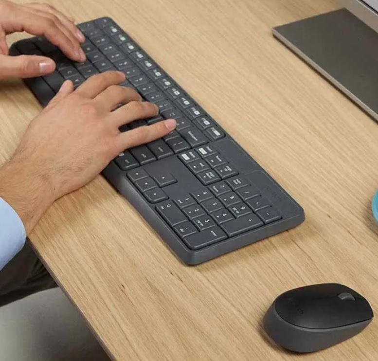 Combo Teclado e Mouse sem fio Logitech MK235 com Conexão USB, Pilhas Inclusas e Layout ABNT2 na Amazon