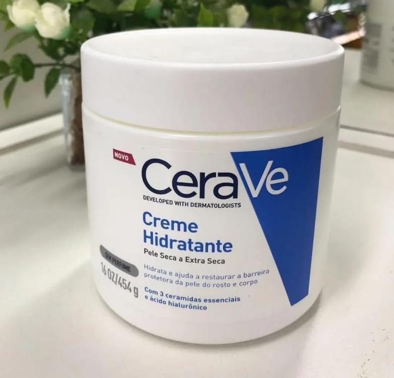 CeraVe, Creme Hidratante Corporal, com textura Cremosa e Ácido Hialurônico, 454g na Amazon