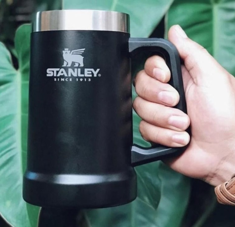 Caneca térmica de cerveja Stanley|0,709L na Amazon