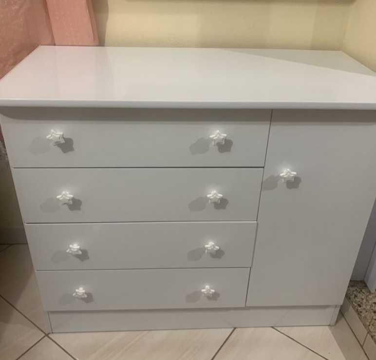 Cômoda Sapateira Infantil 1 Porta 4 Gavetas Doce Sonho Qmovi Branco na Magazine Luiza