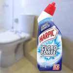 Desinfetante Sanitário Líquido Harpic Cloro Forte Desodorizador 200ml, Harpic, Azul na Amazon