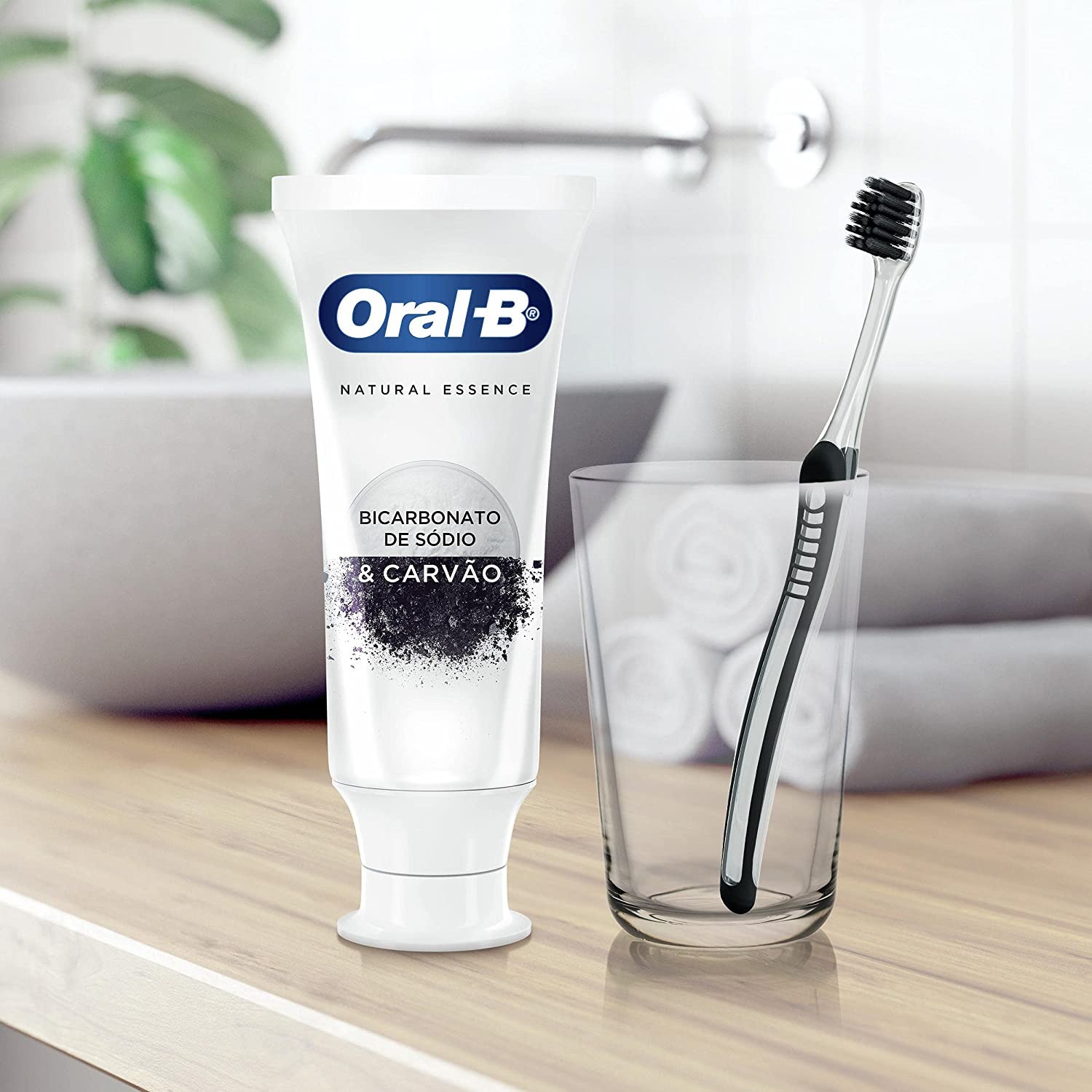 Creme Dental Oral-B Natural Essence Bicarbonato de Sódio e Carvão - 102g na Amazon