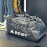 Adidas Mala Duffel Média Essentials Três Listras na Dafiti