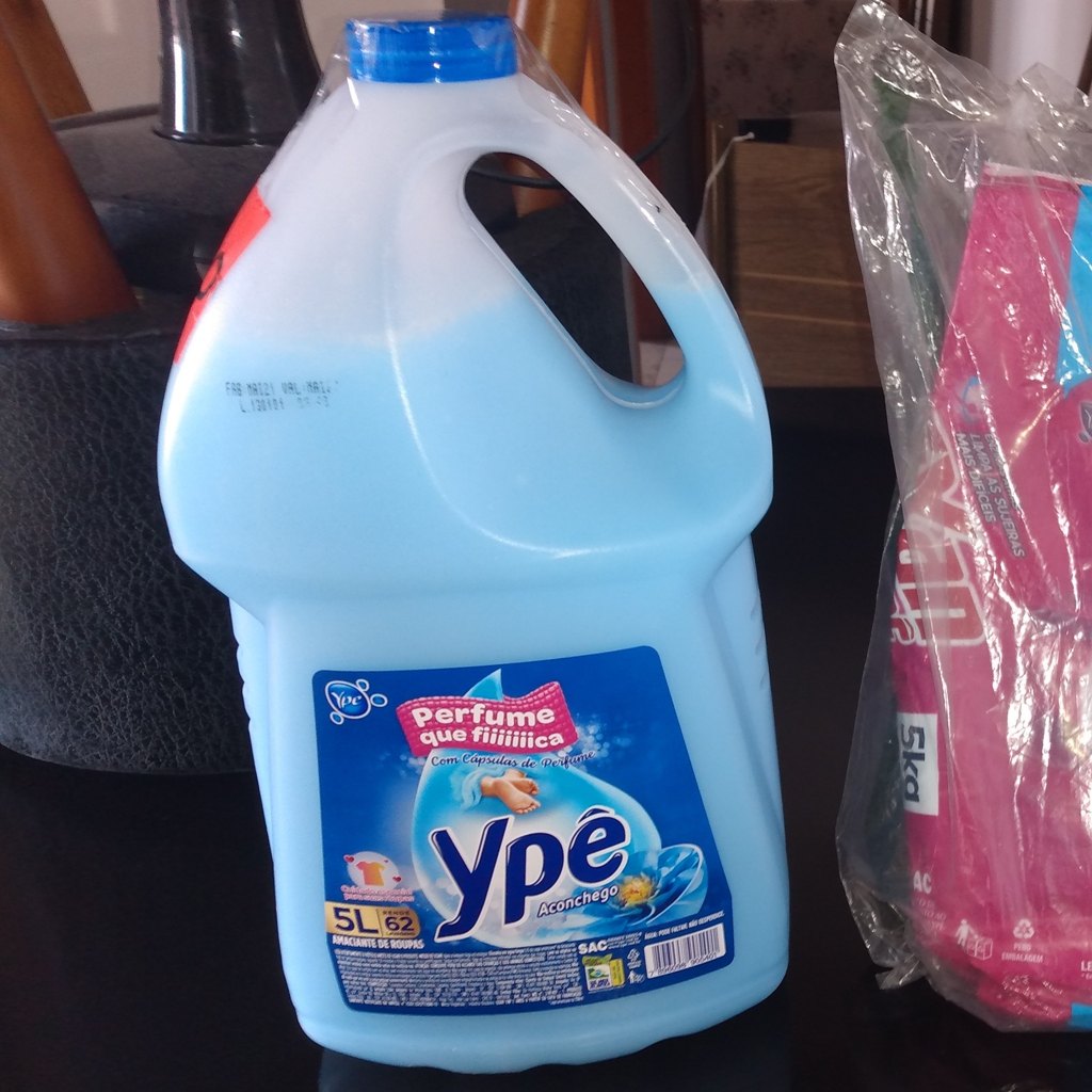 Amaciante De Roupas Tradicional Aconchego 5L, Ypê, Azul, 5L na Amazon