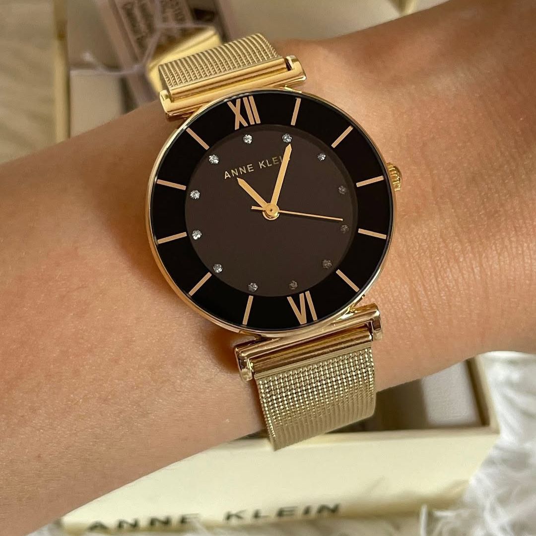 Anne Klein Relógio feminino com pulseira de malha com detalhes brilhantes, Dourado/preto, Japonês na Amazon