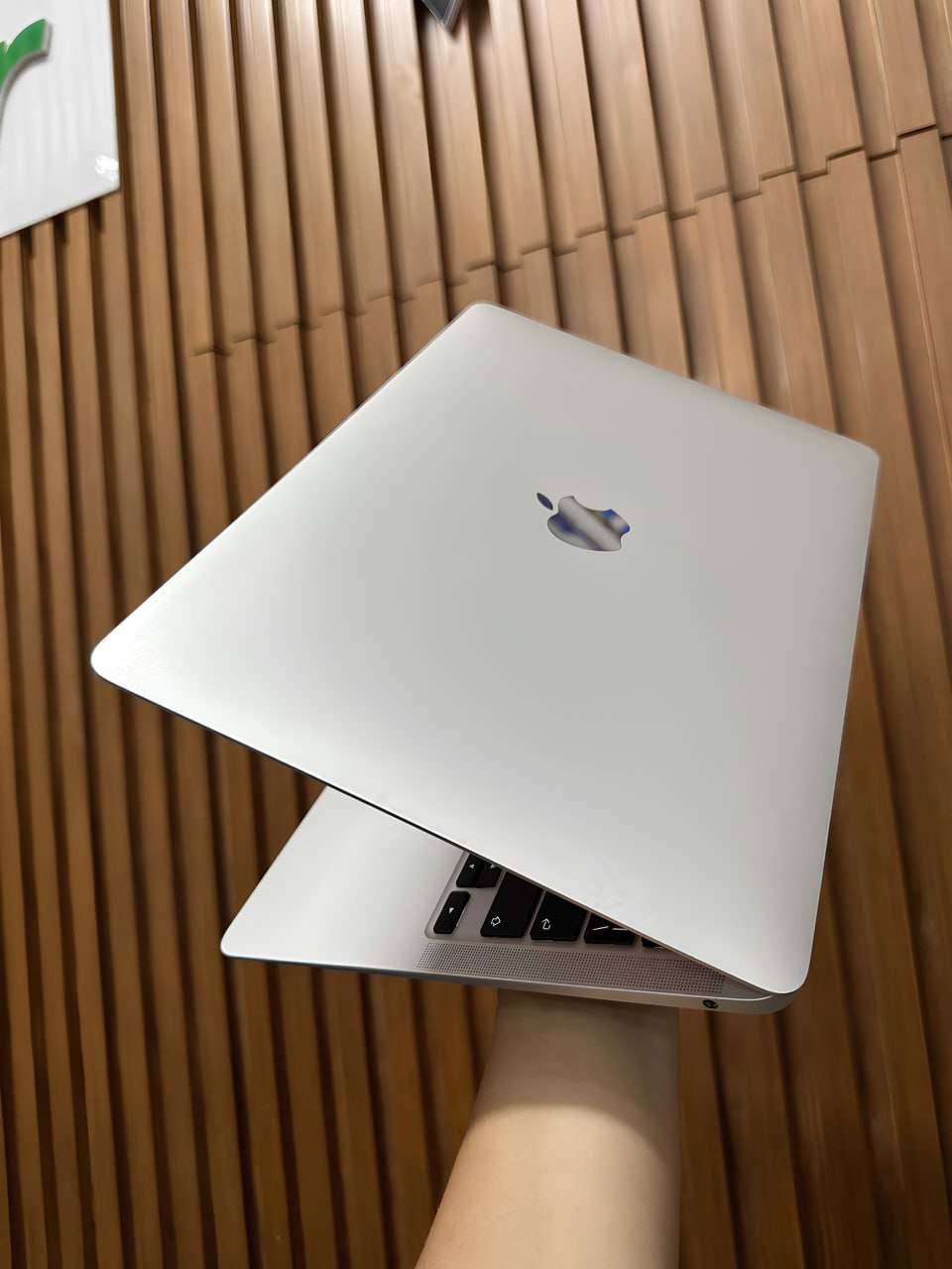 Apple 2024 MacBook Air (de 13 polegadas, Processador M3 da Apple com CPU 8‑core e GPU 8‑core, 16GB Memória unificada, 256 GB) na Amazon