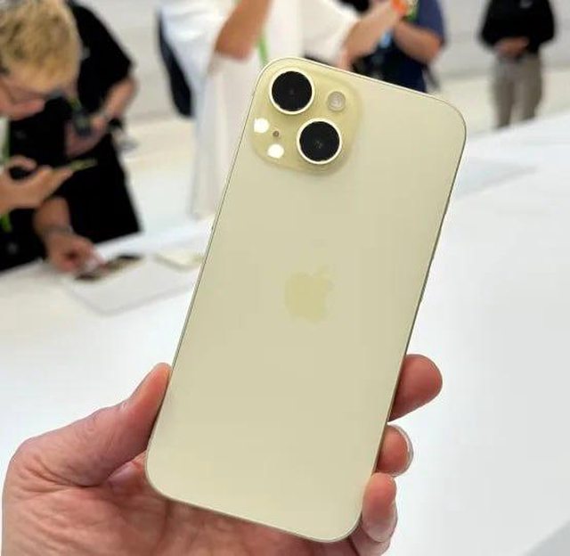 Apple iPhone 15 (128 GB) — Amarelo na Amazon Apple iPhone 15 (128 GB) — Amarelo na Amazon