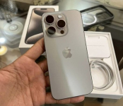 Apple iPhone 15 Pro (128 GB) — Titânio branco na Amazon