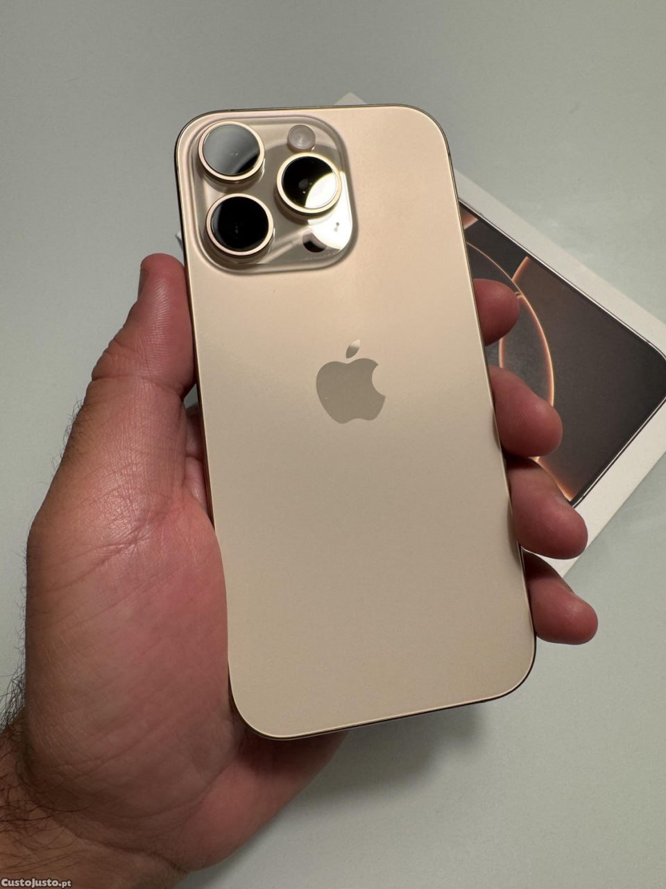 Apple iPhone 16 Pro (128 GB) – Titânio-deserto na Amazon
