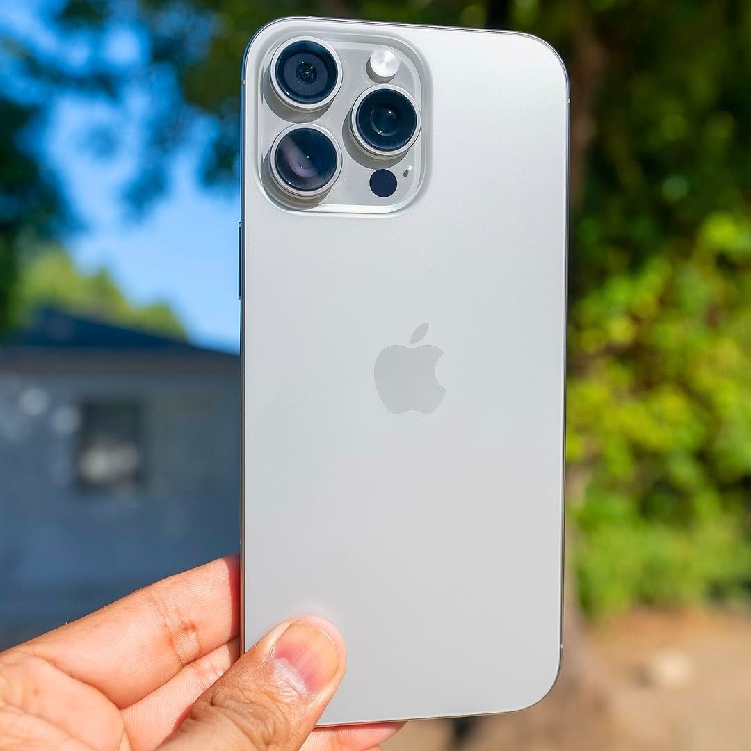 Apple iPhone 16 Pro Max (256 GB) – Titânio branco na Amazon