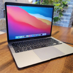 Apple notebook MacBook Air (de 13 polegadas, Processador M1 da Apple com CPU 8‑core e GPU 7‑core, 8 GB RAM, 256 GB) – Dourado na Amazon