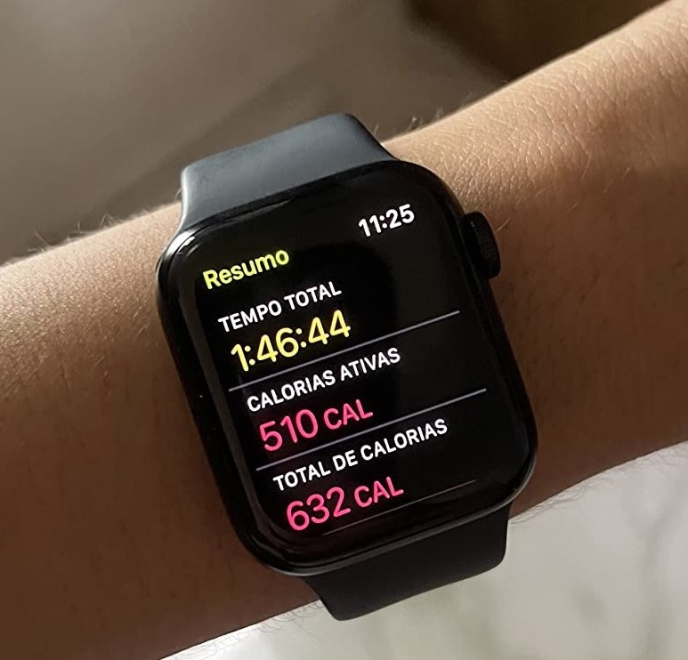 Apple Watch SE (2a geração) GPS, Smartwatch com caixa meia-noite de alumínio – 40 mm • Pulseira esportiva meia-noite – Padrão na Amazon
