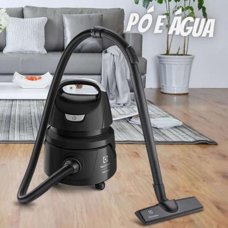 Aspirador de Pó e Água Electrolux 1400W 12L Hidrolux Compacto com Função Sopro Preto (AWD02) na Magazine Luiza