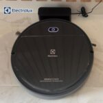 Aspirador de po robo Electrolux 2h20min controle remoto bateria longa duração automatico varre aspira passa pano ERB20 bivolt preto sensor antiqueda na Amazon