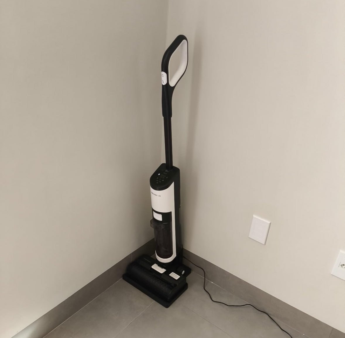 Aspirador Vertical de Pó Liectroux i7 Pro Sem Fio 3 em 1 Aspira Passa Pano Autolimpante Para Sólidos e Líquidos Pelos de Pet Cachorro Gato Potente Com Filtro HEPA Bivolt na Amazon