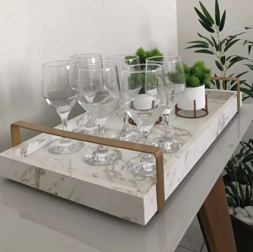 Bandeja Decorativa Para Servir Branco Gold Marmorizado Com Alça Dourada na Amazon