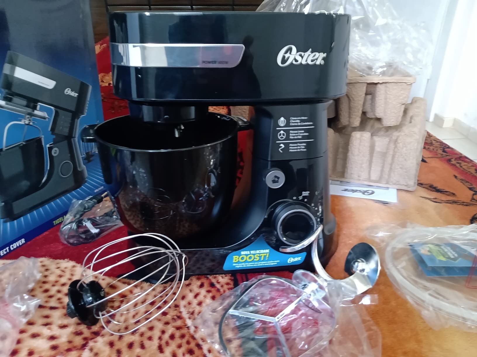 Batedeira Planetária Oster Black II, 220V, Preto, 800W, OBAT630 na Amazon