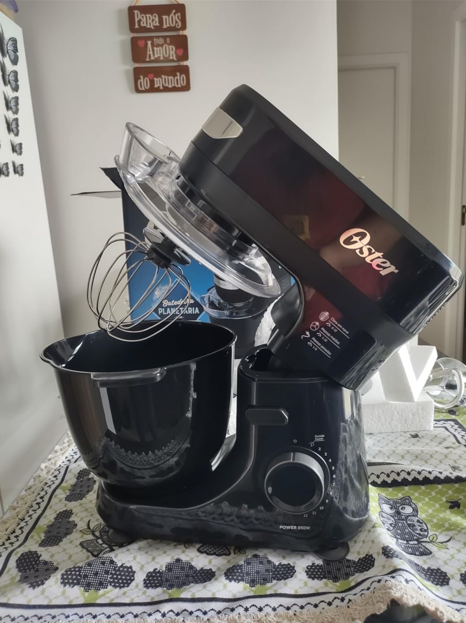 Batedeira Planetária Oster Black III, OBAT640, 110v na Amazon