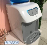 Bebedouro de Água Electrolux Branco com Refrigeração Eletrônica (BE11B) na Magazine Luiza