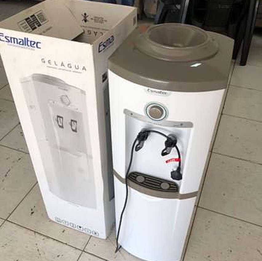 Bebedouro de Água Esmaltec de Coluna – Refrigerado por Compressor EGC35B na Magazine Luiza