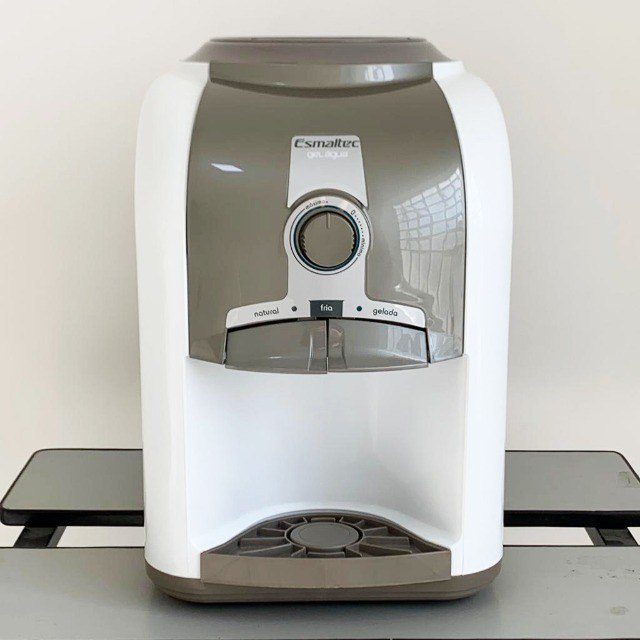 Bebedouro de Água Esmaltec de Mesa – Refrigerado por Compressor Gelágua EGM30 na Magazine Luiza