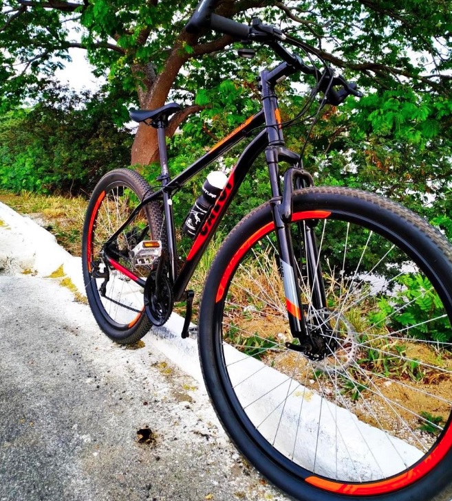 Bicicleta Aro 29 Caloi Vulcan com 21 Marchas, Quadro 15″ e Suspensão Dianteira – Preta na Casas Bahia