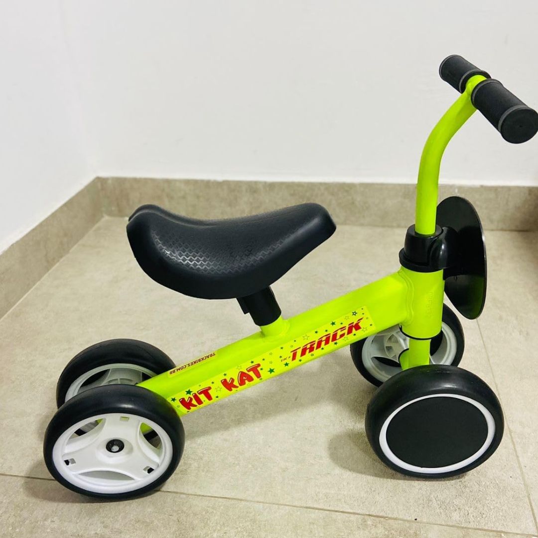 Bicicleta Infantil Balance Bike sem Pedal Kit Kat Track Bikes Amarelo Neon na Amazon