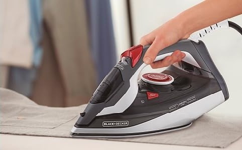 BLACK+DECKER Ferro de Passar a Vapor Vermelho 220v FX3900 na Amazon